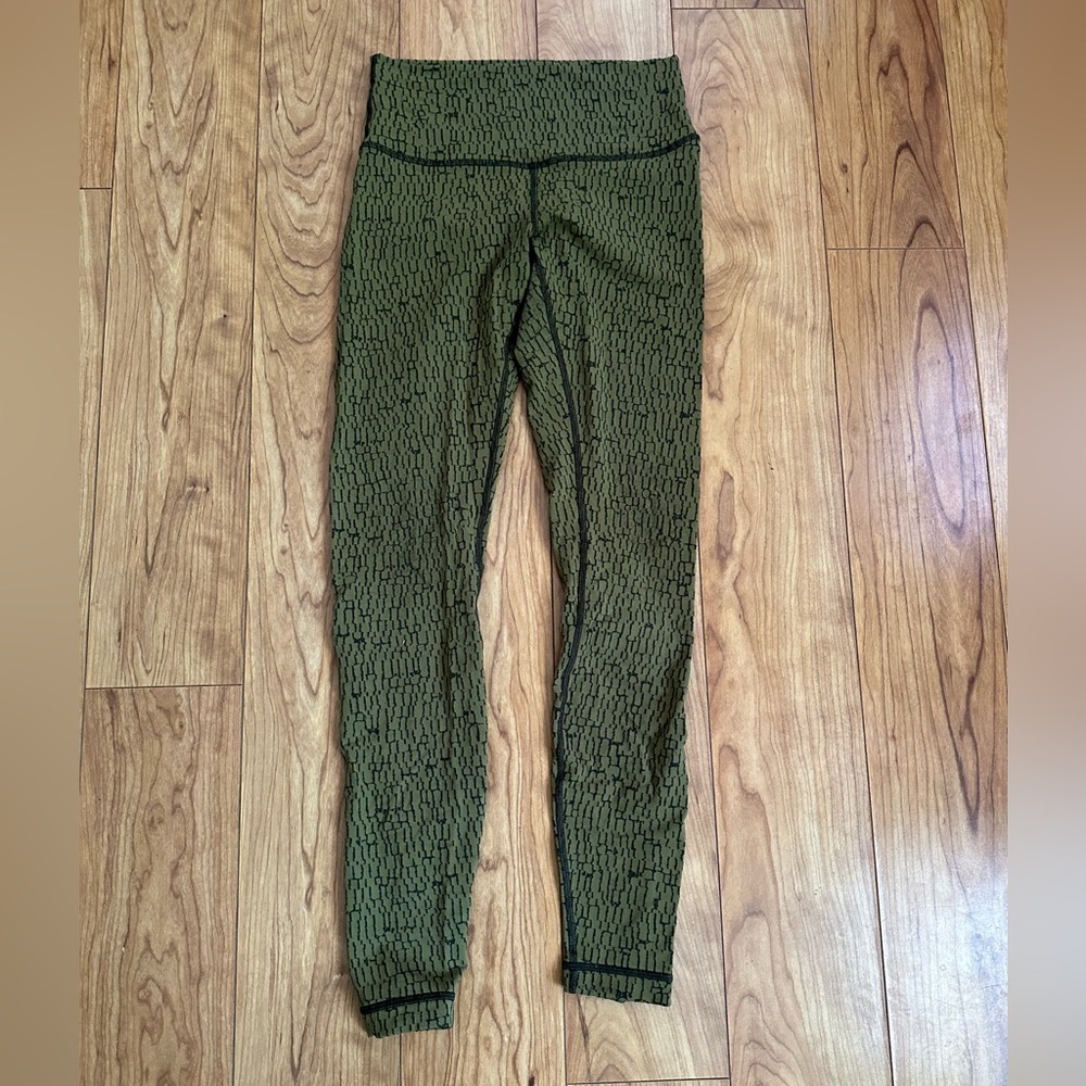 Lululemon size 6 leggings